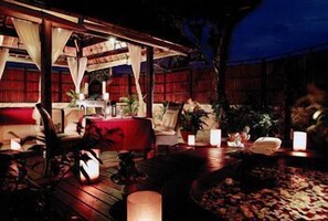 Outdoor dining - Dhawa Ihuru (Ihuru)
