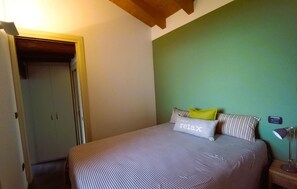 1 bedroom, iron/ironing board, Internet, bed sheets - LAKE IN NATURE Cosy apartment in Gravedona ed Uniti mountain, nature and lake (Brenzio)
