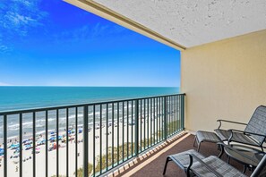 Property grounds - 1 bedroom 1.5 baths oceanfront condo. Sleeps 4. 11th floor views. Ocean Drive. (North Myrtle Beach)