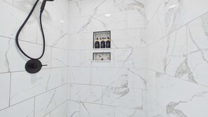 Douche, serviettes fournies