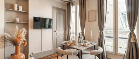 Appartement Supérieur, vue cour intérieure | Coin séjour