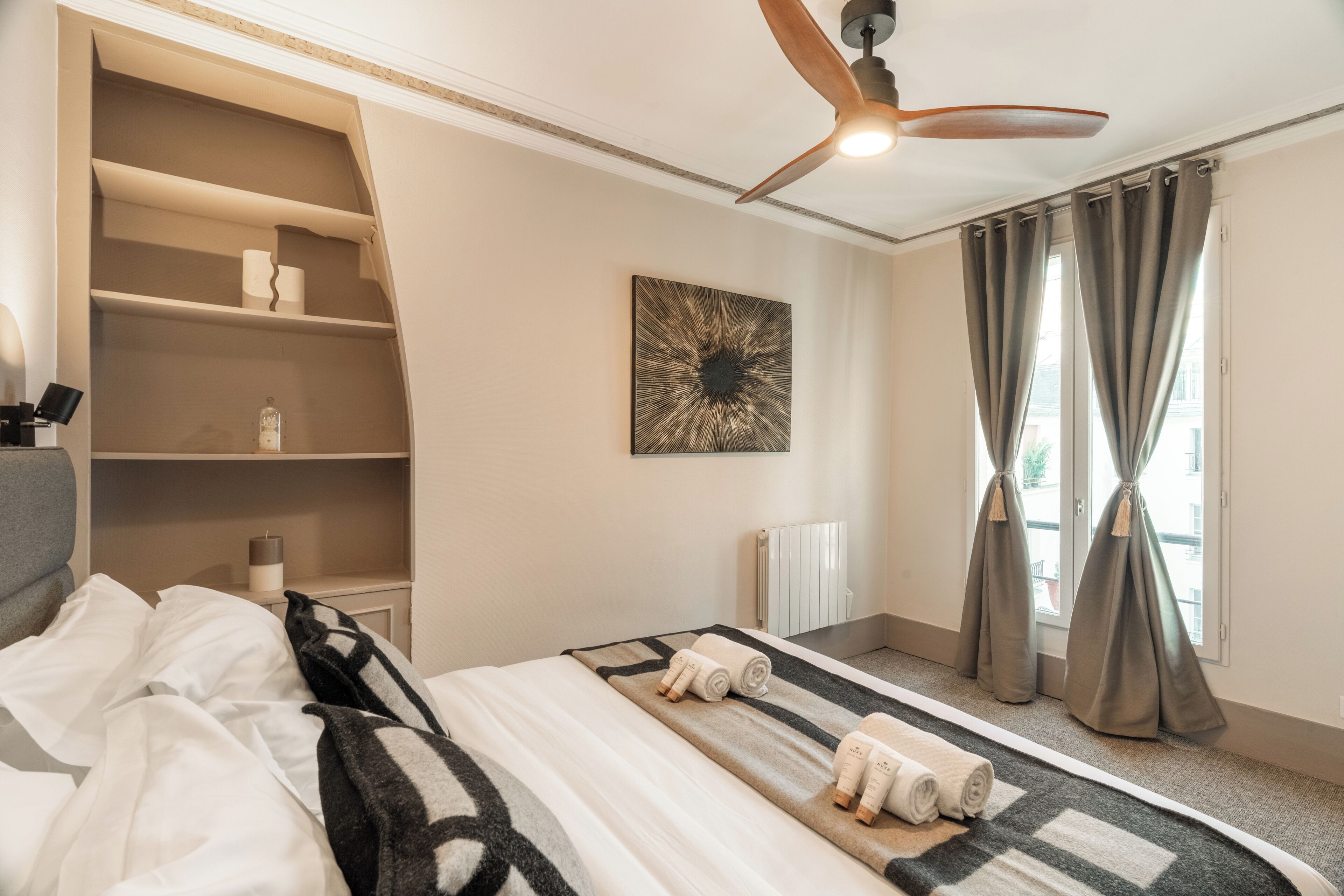 Appartement Supérieur, vue cour intérieure | Vue de la chambre