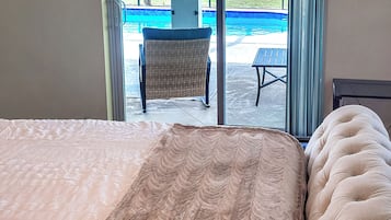 3 bedrooms, desk, iron/ironing board, travel cot