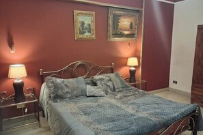 Iron/ironing board, WiFi, bed sheets - Entire rental, Abas el Akad Apartment with 3 bedroom (33) (Cairo)