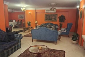 Living area - Entire rental, Abas el Akad Apartment with 3 bedroom (33) (Cairo)