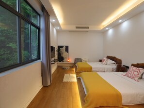 Comfort Twin Room, Mountain View | Premium bedding, memory-foam beds, blackout curtains, soundproofing - Zhangjiajie Southgate Flower Garden Lodge at the Park Entrance (Zhangjiajie)