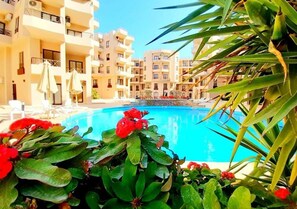Outdoor pool - Luxury One-Bedroom Apartment Near El Gouna With Pool Access. (Hurghada)