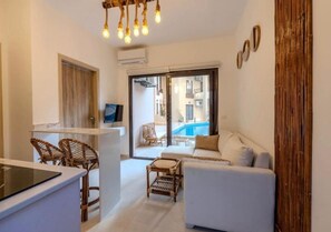 Smart TV - Luxury One-Bedroom Apartment Near El Gouna With Pool Access. (Hurghada)
