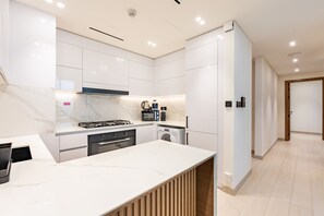 Fridge, microwave, oven, stovetop - Upscale 2BR, Minutes Drive to Burj Al Arab - Binghatti Venus, Jumeirah Village Circle (Dubai)