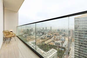 Property grounds - Upscale 2BR, Minutes Drive to Burj Al Arab - Binghatti Venus, Jumeirah Village Circle (Dubai)