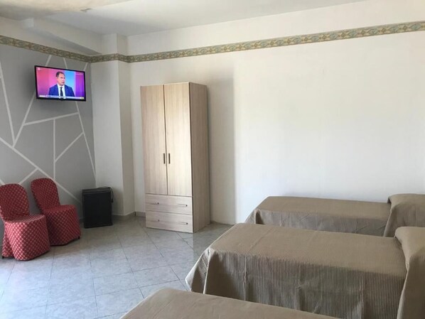 Classic Quadruple Room | Interior