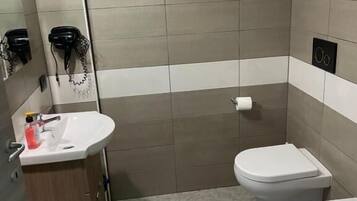 Classic-Vierbettzimmer | Badezimmer