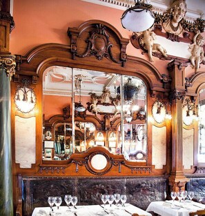 Dining - Majestic Café - Porto Romance Suite for 6 guests, historical center, air-cons (Porto)