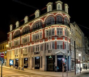 Exterior - Majestic Café - Porto Romance Suite for 6 guests, historical center, air-cons (Porto)
