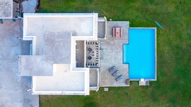 An aerial view of a property with a swimming pool, outdoor seating area, and a covered patio. - Ama Stays And Trails Casa Kenzo Kashid (Murud)