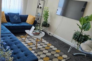 Living area - Glams 2beds luxury stylish apartment (Wolverhampton)