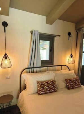 Room - Spartacus Eco Retreat | Myrtle Suite (San Pantaleo)