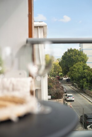 Property grounds - Bright 1 BR W/Balcony in the Center of Nicosia (Nicosia)