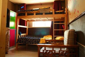 Economy slaapzaal, alleen voor vrouwen, niet-roken, gedeelde badkamer