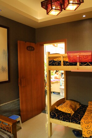 Economy slaapzaal, alleen voor vrouwen, niet-roken, gedeelde badkamer