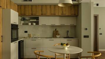 Deluxe Apartment, 1 Bedroom | Private kitchen