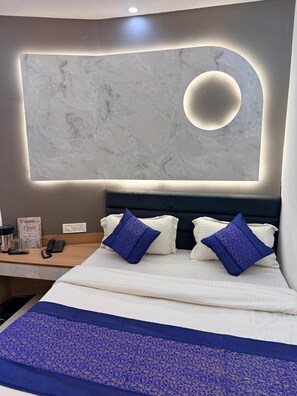 Room - Hotel Amba Deluxe (New Delhi)