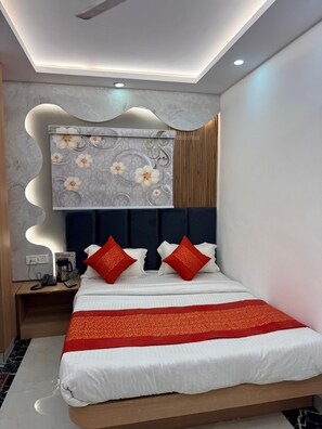 Room - Hotel Amba Deluxe (New Delhi)