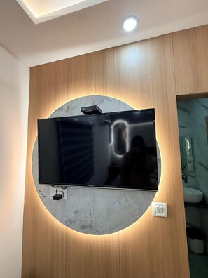 Luxury Double Room | Interior - Hotel Amba Deluxe (New Delhi)