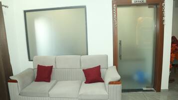 Double or Twin Room, Balcony, City View | Living area