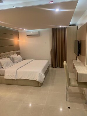 Deluxe Room, Kitchen | Free WiFi