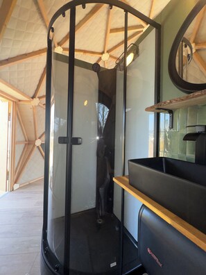 Bathroom - Nature Dome & Jacuzzi at Blue Grass Ranch (Bischoffsheim)