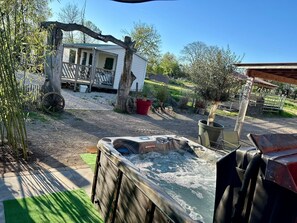 Terrace/patio - Nature Dome & Jacuzzi at Blue Grass Ranch (Bischoffsheim)
