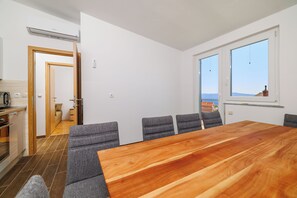 Dining - Apartment for 4-6 persons in Crikvenica with sea view and balcony (Crikvenica)