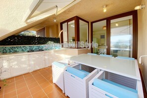 Outdoor dining - Bay beach apartment (Santa Reparata)