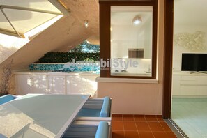 Outdoor dining - Bay beach apartment (Santa Teresa Gallura)