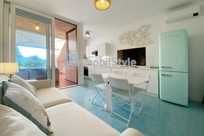Dining - Bay beach apartment (Santa Teresa Gallura)