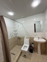 Basic Triple Room | Bathroom