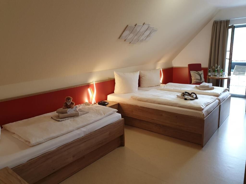 Phòng 3 dành cho gia đình, ban công, quang cảnh vườn