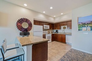 Private kitchen - 3BR + 1BR in resort, Private Coachella shuttle (Indio)