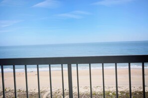 On the beach - Bright, comfortable 2 bedroom oceanfront condo with free WiFi, coastal decor, and an amazing view of the ocean from the balcony located uptown mere steps to the beach! (Ocean City)