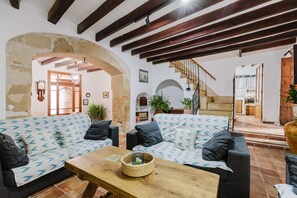 DVD player - A Charming terraced house in the heart of Pollensa, in the Escaleras del Calvario area, with a large swimming pool. (Pollensa / Pollença)