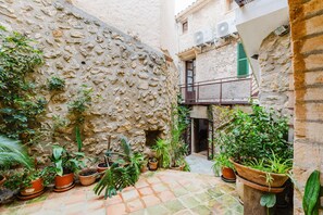 Exterior detail - A Charming terraced house in the heart of Pollensa, in the Escaleras del Calvario area, with a large swimming pool. (Pollensa / Pollença)