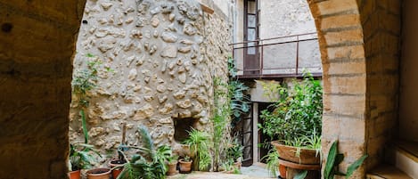 Enceinte de lâhĂ©bergement