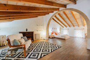 3 bedrooms, iron/ironing board, free WiFi, bed sheets - A Charming terraced house in the heart of Pollensa, in the Escaleras del Calvario area, with a large swimming pool. (Pollensa / Pollença)