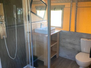Tent | Bathroom - Luxury Glamping Near the Frisian Waters (De Veenhoop)