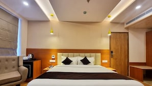 A hotel room with a bed, bedside tables, a chair, and a wardrobe. - Mountain Valley View By Terraa (Shimla)