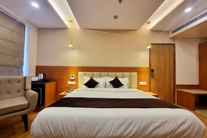 A hotel room with a bed, bedside tables, a chair, and a wardrobe. - Mountain Valley View By Terraa (Shimla)