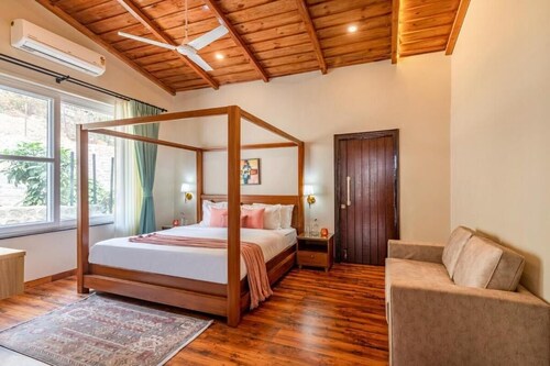 ELIVAAS Twin Chalets 4BHK Escape Villa
