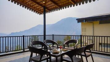 Deluxe Villa, Garden View | Terrace/patio