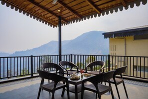 Vila Deluks, pemandangan kebun | Tempat makan outdoor